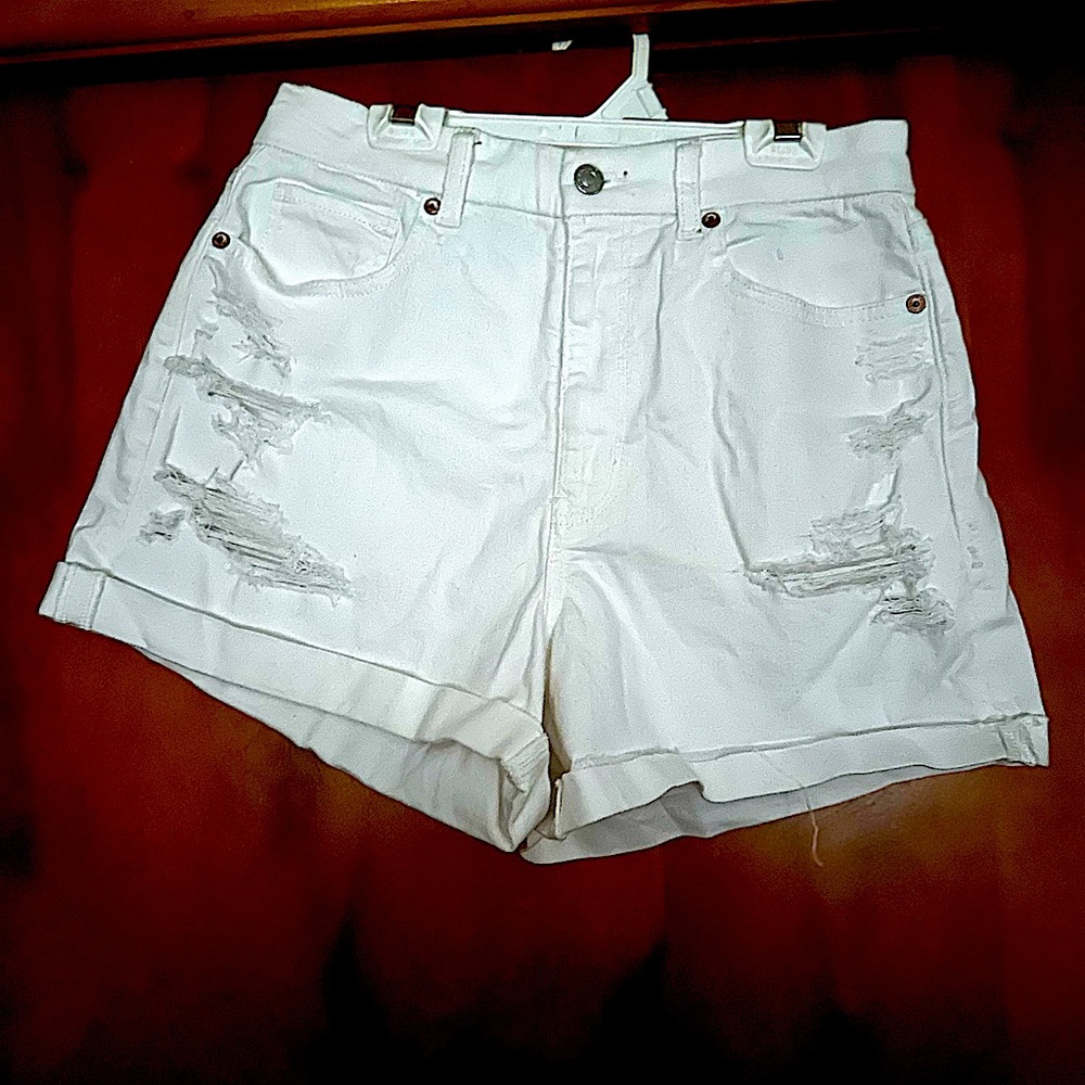 Women’s American Eagle Distressed White Denim Shorts